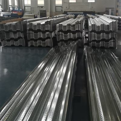 Evin Güverte Levhasına Bağlı Güverte Üzerindeki Çatı